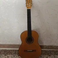گیتار کاملا سالم و صحیح اورجینال