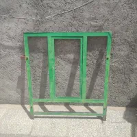 پنجره اهنی محکم سالم