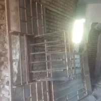 درب مغازه و پنجره