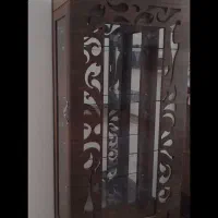 ویترین یا کتابخانه ی شیشه ای
