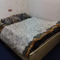 تخت به همراه تشک تخت