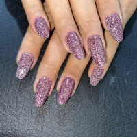 خدمات زیبایی ناخن