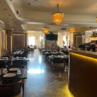 باریستا پاره وقت و ظرفشور داخل بار