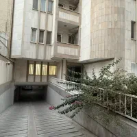 آپارتمان-170-متری-چهارباغ-بالا-بهارآزادی