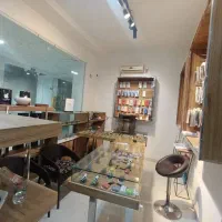 فروش دکور شیک و تمیز، در حد نو، مناسب انواع مغازه