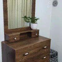 کشوی لباس چوبی ۴ کشو با آینه شیک و سالم