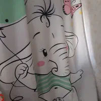 لوستر و پرده و فرش اتاق خودک