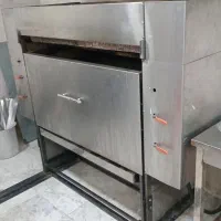 سر آشپز ایرانی و نیروی ساده