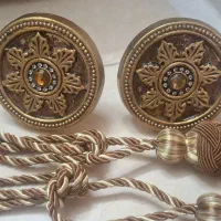 گل میخ پرده