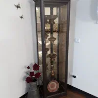 ویترین بسیار شیک و زیبا، سالم و بدون خط و خش