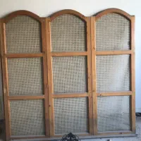 ۲ عدد پاروان و۱ پنجره چوبی