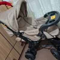 کالسکه مبله تمیز دسته‌روبه‌مادر سالم و کم‌کار