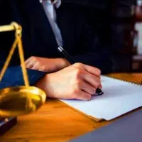وکالت تخصص نیاز دارد لطفاً وکیل خود نباشید