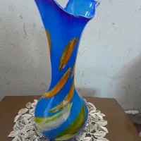 گلدون آبی زیبا کنار سالنی حدودا نیم متر