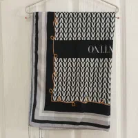 تعدادی شال و روسری