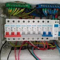 برقکار و لوله کش ساختمان