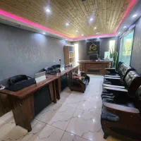 فروشنده خانم + بیمه + سرویس + نهار