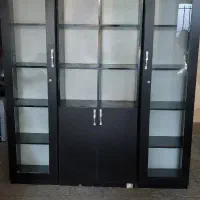 قفسه کتابخانه کمدار و ویترین ایستاده