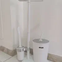 فرچه و سطل توالت