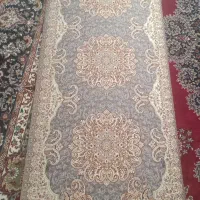 یک عدد میز وسط و تشک شاه نشین سالم