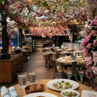 ۲۰۰۰متر رستوران تفریحی و گردشگری