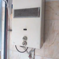 یک عدد ابگرمکن دیواری و یخچال چهار درب مغازه