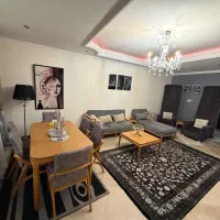 مبل ال میز ناهار‌خوری  ی دست مبل در حد نو.