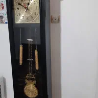 ساعت ایستادە
