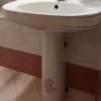 روشویی پایه دار سرامیکی
