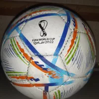 توپ فوتبال چمن