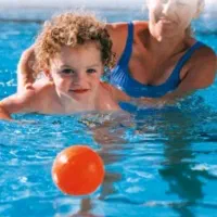 آموزش تخصصی شنا کودکان و بانوان