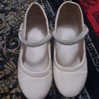 کفش دخترانه مجلسی کرم رنگ