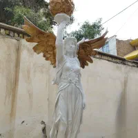 فرشته بال دار
