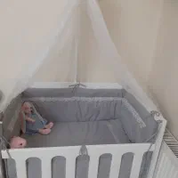 تخت نوزاد سالم تمیز بدون هیچ ایرادی