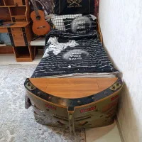 تخت به همراه میز