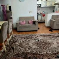 یک واحد مسکونی طبقه اول همکف با داشتن پله