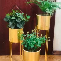 گلدون طلایی با پایه