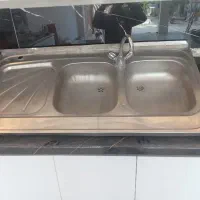 سینگ رو کار با شیر