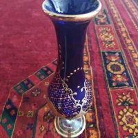 گلدان سلطنتی سرمه‌ای با نقوش طلایی چکسلواکی قدیمی