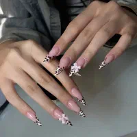 خدمات کاشت ناخن چغادک