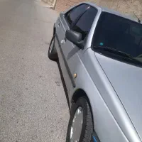 ماشین دارم دنبال کارم