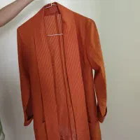 مانتو کتی رنگ آجری جلوش غزم میخوره