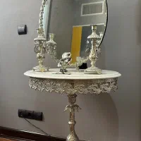 اینه و شمعدان و میز روکش نقره