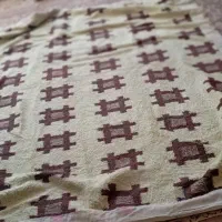 تعدادی پتو تشک بالشت