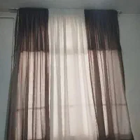 دو عدد پرده  درحد نو وجنس خوب همراه با زیر پرده