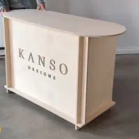 کانتر پذیرش MDF شیک و قفسه دار