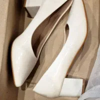 سه جفت کفش زنانه