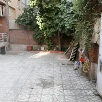 320 متر ویلایی  2طبقه. خیابان سبحانی 2/500رهن