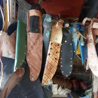 انواع کمربند ها چرمی و چاقو ها تیز