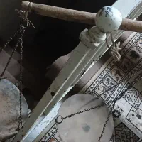 دوعددترازوقدیمی